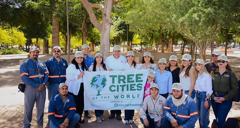 Celebra Toño Astiazarán reconocimiento de Hermosillo como Ciudad Árbol en el Mundo con siembra de guayacanes en el Parque Madero