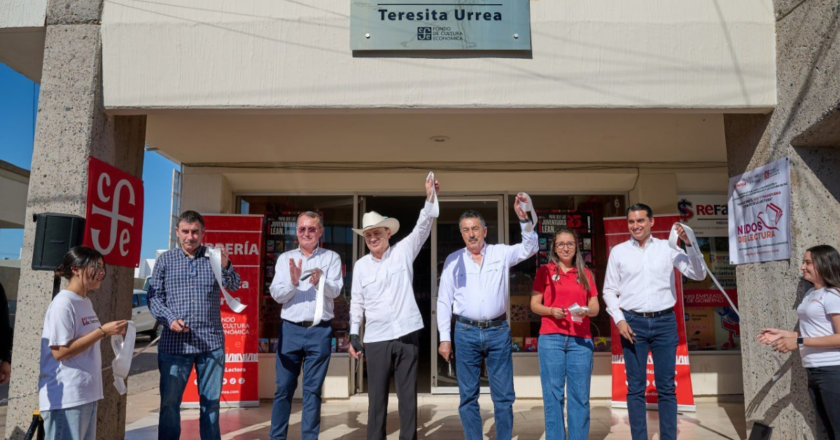 Refuerza Gobernador Durazo acceso a la educación y lectura con becas y librería del FCE en Cajeme