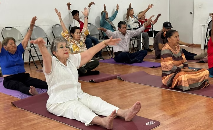 El Gobierno de Sonora brinda clases de yoga de manera gratuita a personas adultas mayores