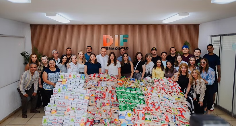Ayudan Toño Astiazarán y Patty Ruibal a instituciones altruistas con paquetes alimenticios donados en Semana Santa