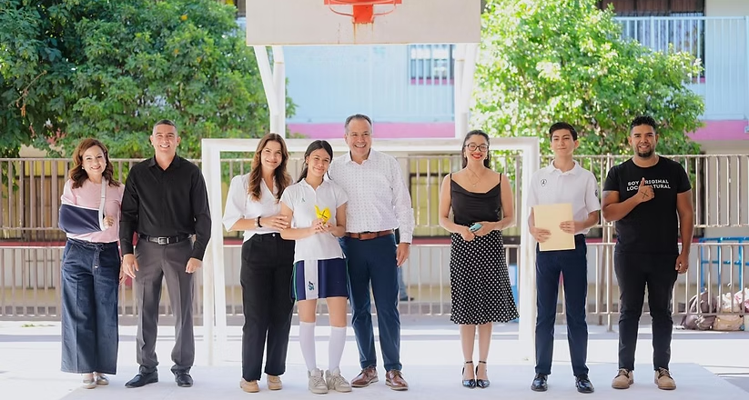 Suman Toño Astiazarán y Patty Ruibal a más de mil estudiantes de la Secundaria No. 24 en la prevención de adicciones