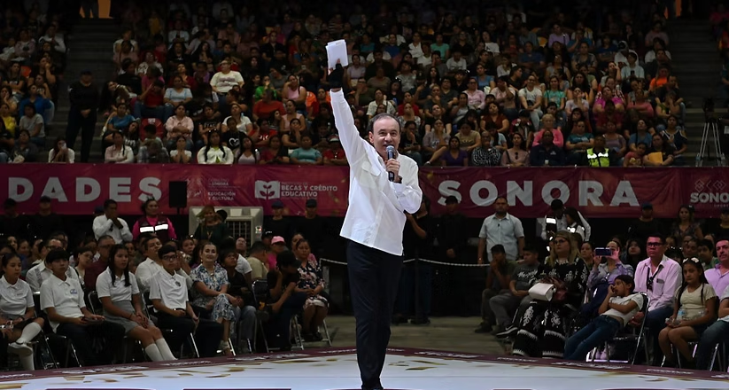 Gobernador Durazo impulsa becas universales para aliviar gasto familiar y mantener a jóvenes en clases