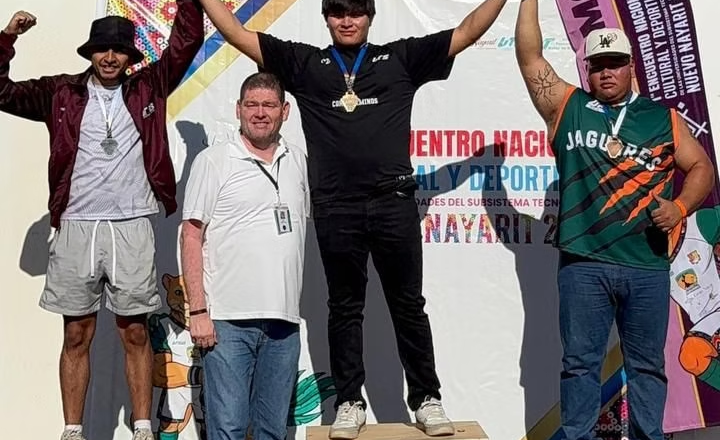 Alumno de UTS conquista doble oro en atletismo en el 1er Encuentro Nacional Cultural y Deportivo