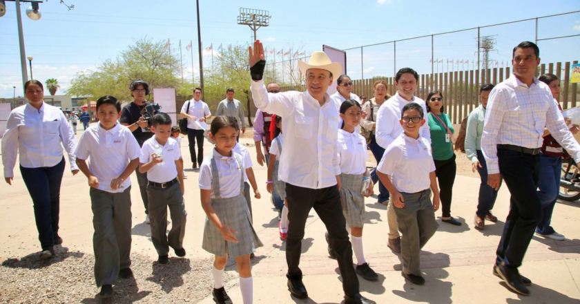 Gobernador Durazo destina la mayor inversión registrada en uniformes escolares; inicia distribución el 6 de mayo