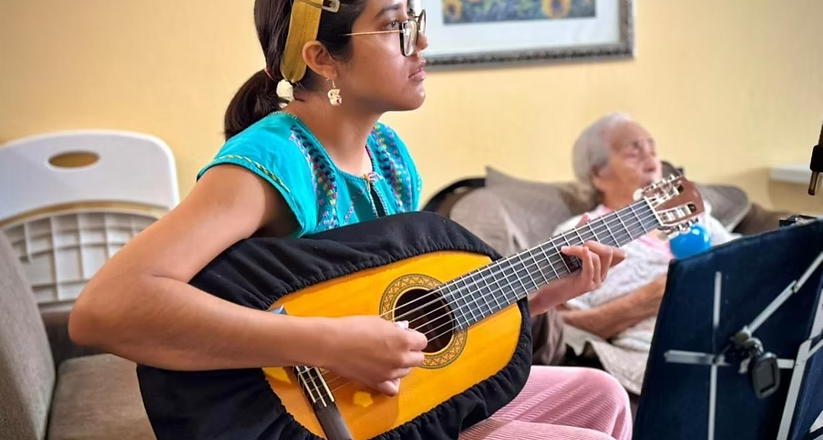 El Gobierno de Sonora imparte clases de música en estancias para personas adultas mayores