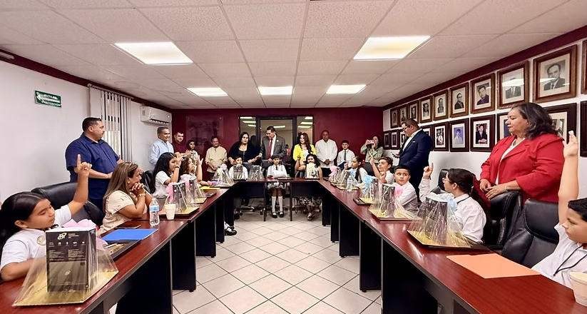 Asumen’ niños el Cabildo y la administración municipal infantil en Empalme