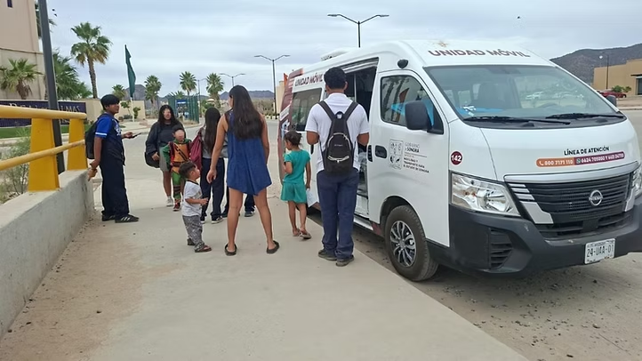 Unidades Móviles continúan credencializando en paradas para reforzar el pago electrónico en las líneas 9, 16 y 20