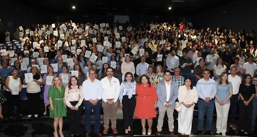 Gobierno de Sonora reconoce a egresados de Icatson con entrega de constancias