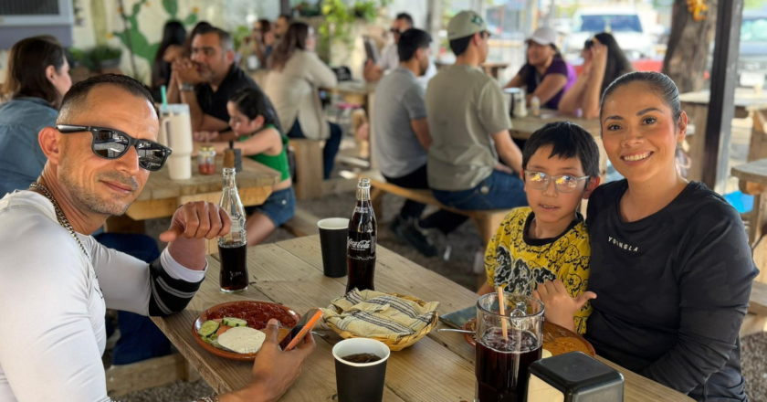 Disfrutan vacacionistas del Corredor Gastronómico de San Pedro el Saucito en Hermosillo