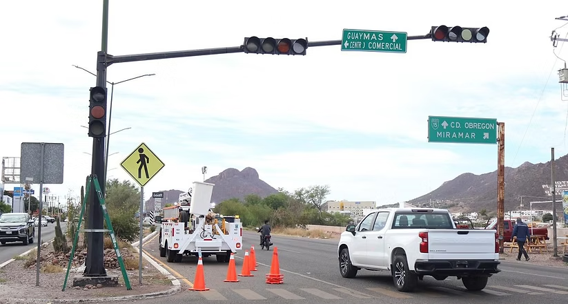 Realiza Ayuntamiento de Guaymas mantenimiento preventivo y reparación de semáforos