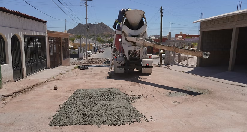 Intensifica Ayuntamiento de Guaymas acciones de bacheo en diferentes sectores de la ciudad