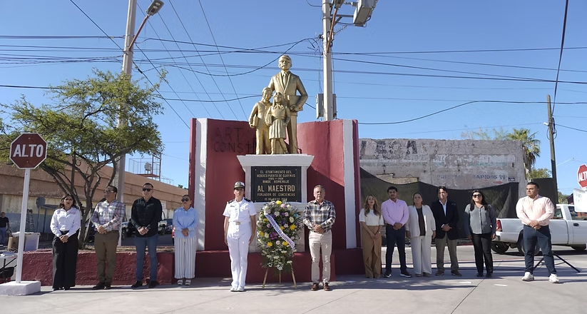Celebra el Ayuntamiento de Guaymas el Día del Maestro