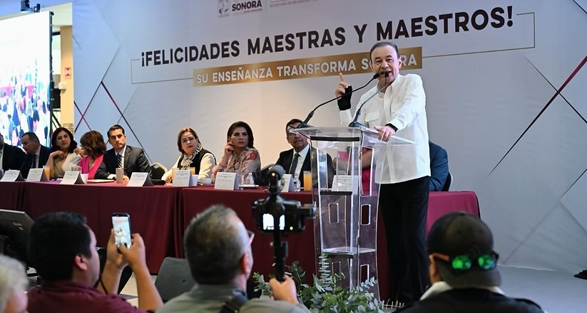 Gobernador Durazo reconoce vocación transformadora de las maestras y maestros en su día