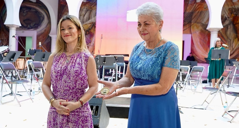 Reconocen a Teresa Catalán con la Medalla Emiliana de Zubeldía en el marco de Fiestas del Pitic 2026