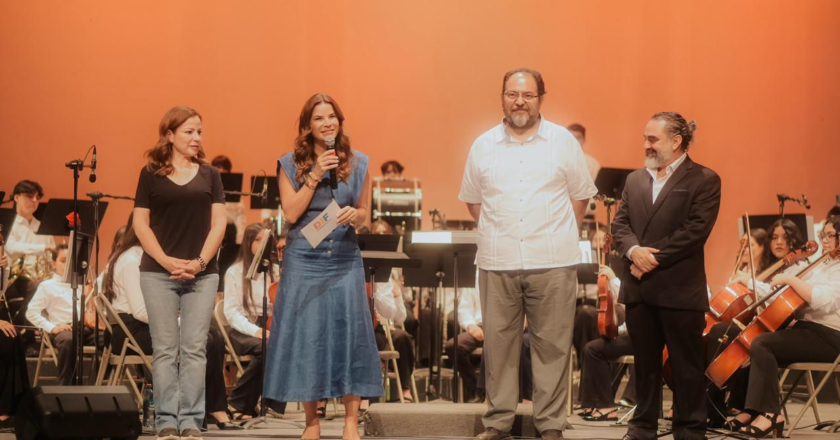 Asiste Patty Ruibal al concierto “México de Mis Amores” en el cierre de las Fiestas del Pitic 2026