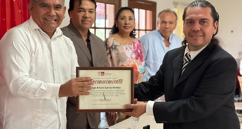 Celebra Ayuntamiento de Empalme a maestros por su día