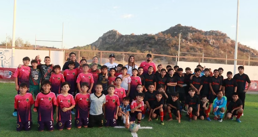 Inaugura Gobierno de Sonora cancha de futbol en el Área Deportiva “El Kilómetro”