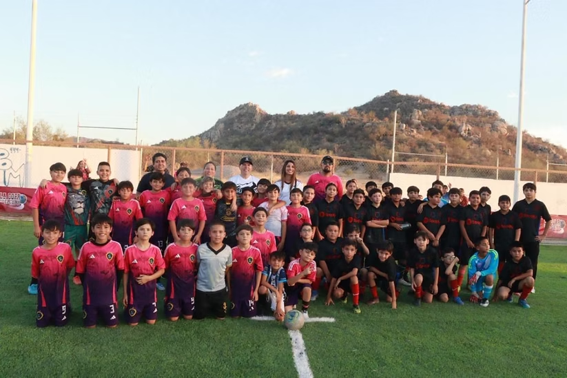 Inaugura Gobierno de Sonora cancha de futbol en el Área Deportiva “El Kilómetro”