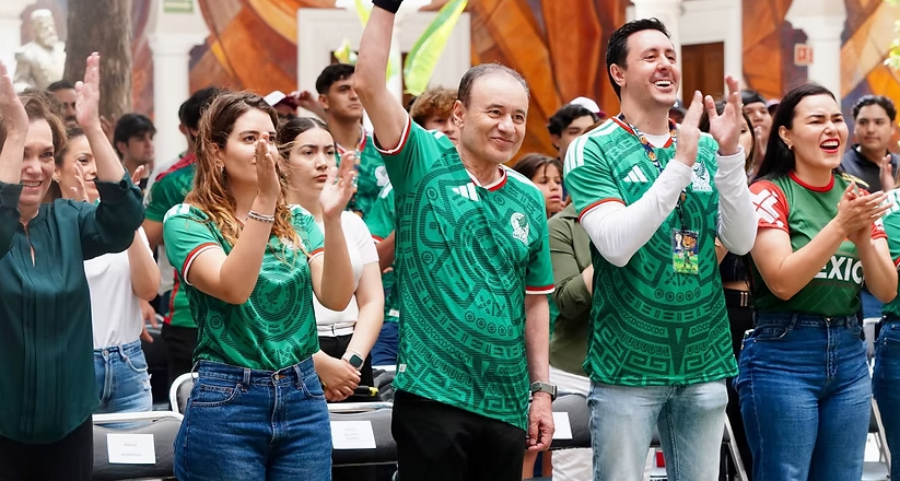 Acompañado de jóvenes sonorenses, Gobernador Durazo vive la emoción del debut de México en la Copa Mundial de la FIFA 2026