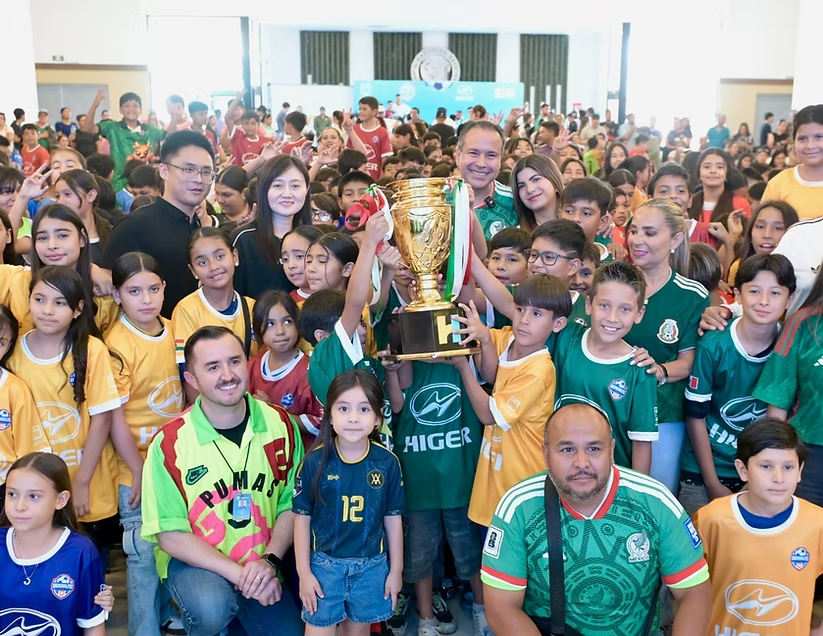 Inicia Toño Astiazarán la fiesta futbolera en Hermosillo con Mundialito H