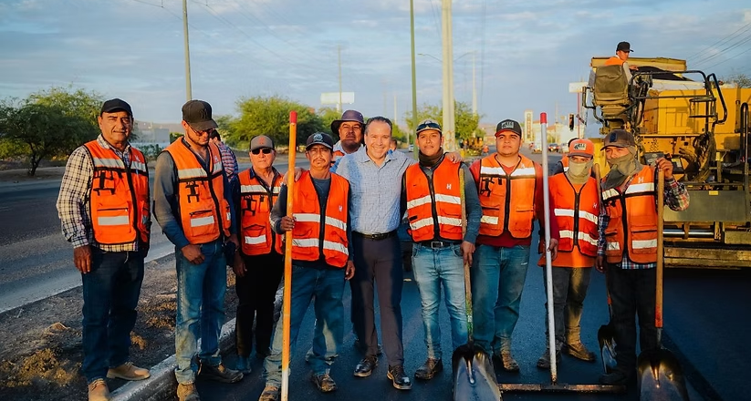 Casi listo el recarpeteo del bulevar Progreso, Toño Astiazarán supervisa la obra junto a vecinos