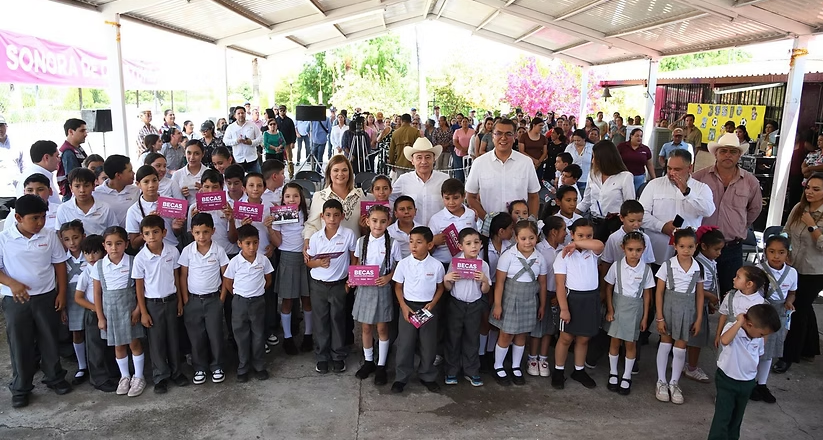 Lleva Gobernador Durazo becas, obras y servicios gratuitos a miles de familias de la sierra sonorense