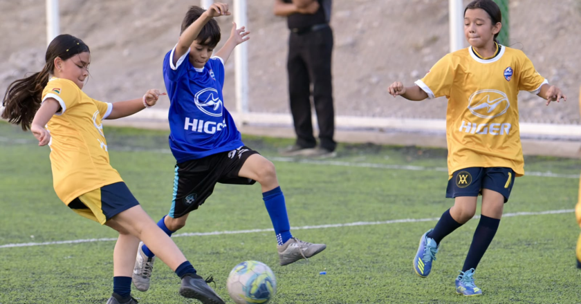 Continúan emociones y goleadas en El Mundialito H