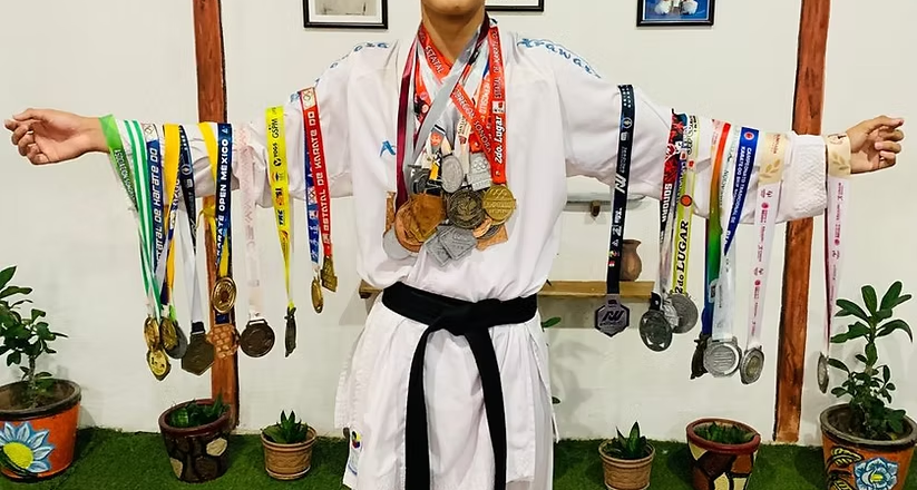 Alumno de Cecyte Sonora gana medalla de plata en Festival Olímpico de Boxeo