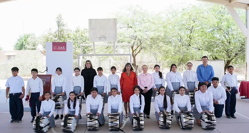 Entrega Ayuntamiento de Guaymas equipo a banda de guerra de Telesecundaria 285 “Guadalupe Soto Sánchez”