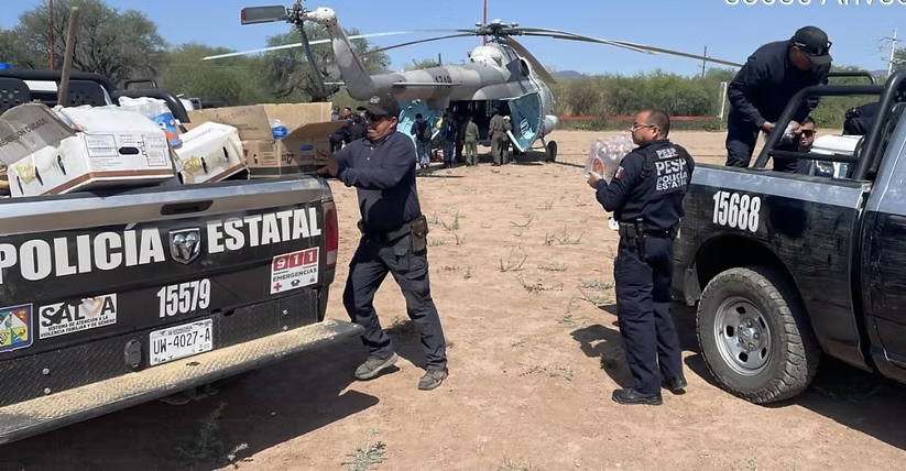 Policía Estatal participa en operativos con unidades de emergencia para combatir incendio forestal en Arivechi