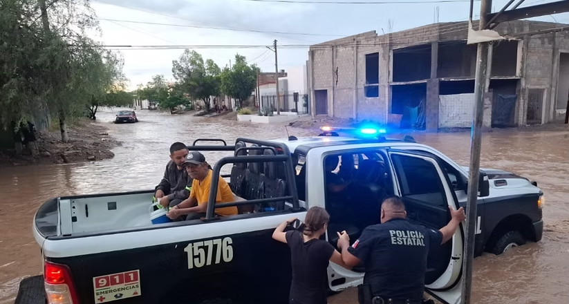 Policía Estatal brinda apoyo a la ciudadanía durante las lluvias en municipios de Sonora