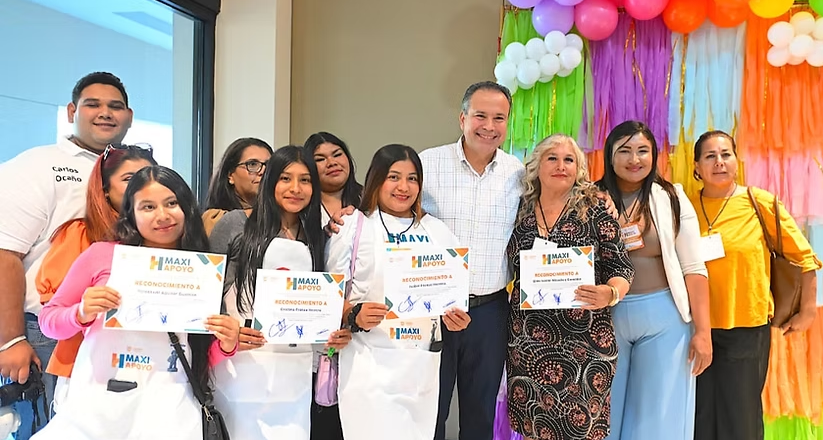 Fortalece Toño Astiazarán emprendimientos de casi 3 mil personas con Maxi Apoyo