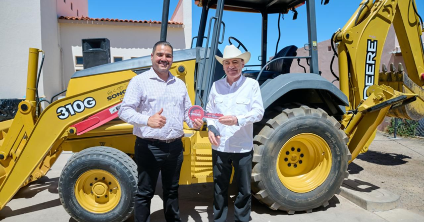 Gobernador Durazo acerca gobierno, becas y apoyos a comunidades del noroeste de Sonora