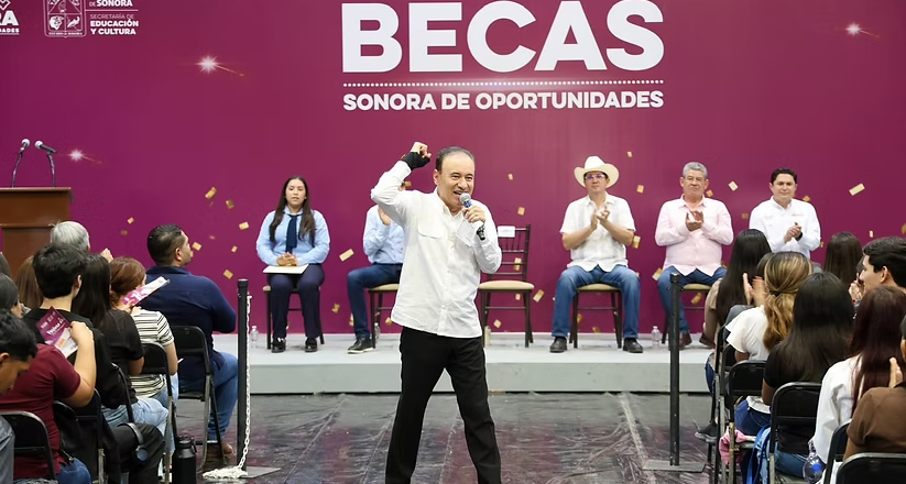 Gobernador Durazo garantiza con becas permanencia universitaria de 14 mil estudiantes de Cajeme y Navojoa