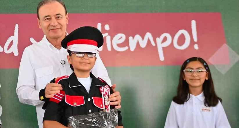 Entrega Gobernador Durazo más de 35 mil uniformes gratuitos en Cajeme antes del inicio de ciclo escolar