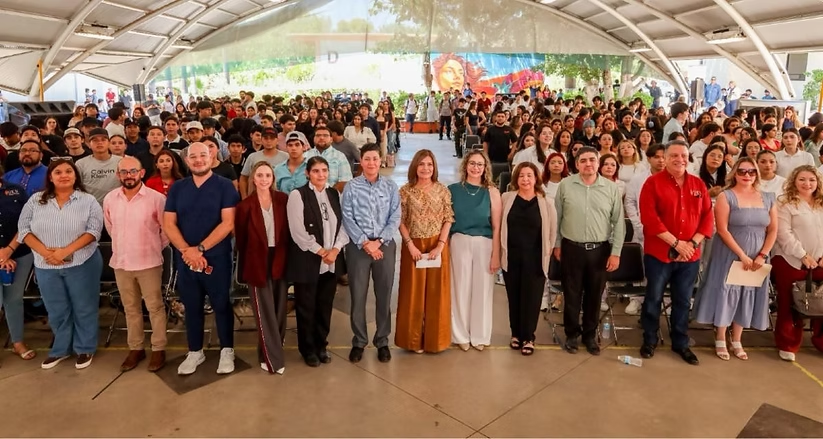 Gobierno de Sonora recibe al alumnado de la UES con nuevos espacios educativos y unidades de transporte
