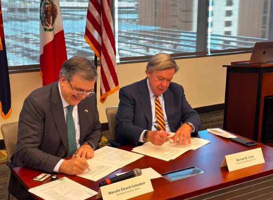 El Secretario de Economía, Marcelo Ebrard, anunció la firma del Plan de Trabajo con la Universidad de Arizona