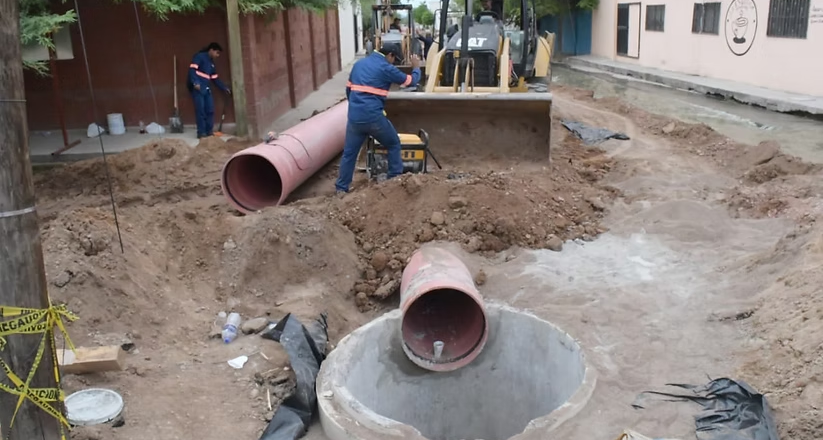 Avanza Aguah trabajos de rehabilitación de colector sanitario en El Sahuaro