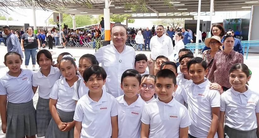 Arranca Durazo de manera exitosa ciclo escolar con entrega de uniformes y libros de texto gratuitos