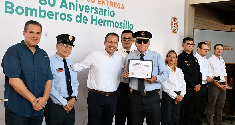 Reconoce Toño Astiazarán a fundadores del Departamento de Bomberos por su labor a favor de hermosillenses