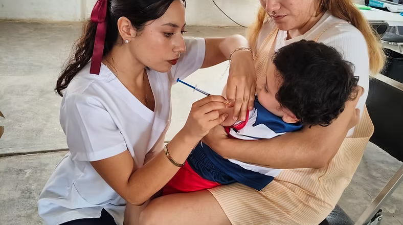 Llama Secretaría de Salud Pública a completar esquemas de vacunación contra el sarampión