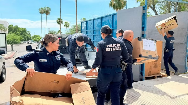 Policías Estatales, solidarios con causas nobles, responden a la campaña “Reciclando por Sonrisas”
