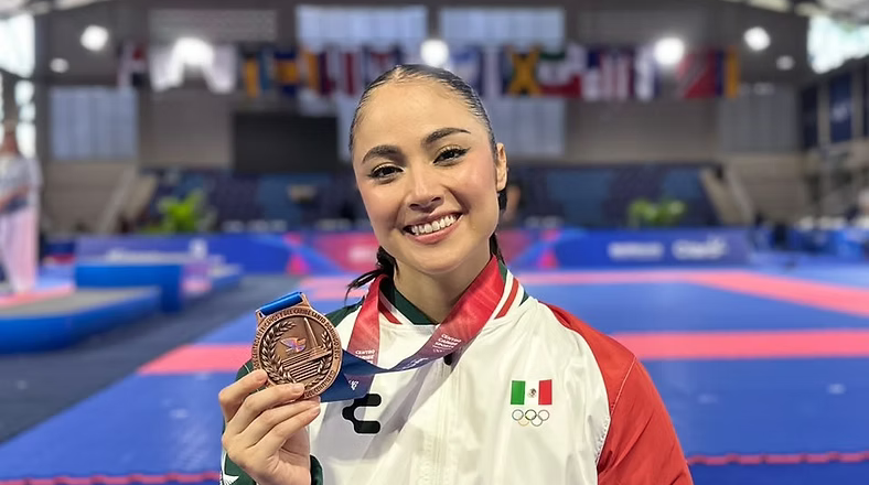 Karateca sonorense Pamela Contreras logra bronce en jata por equipos en JCC
