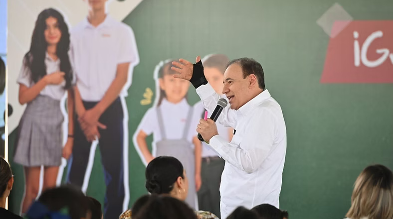 Con orden y agilidad entrega Gobierno de Sonora uniformes escolares gratuitos en Hermosillo: SEC