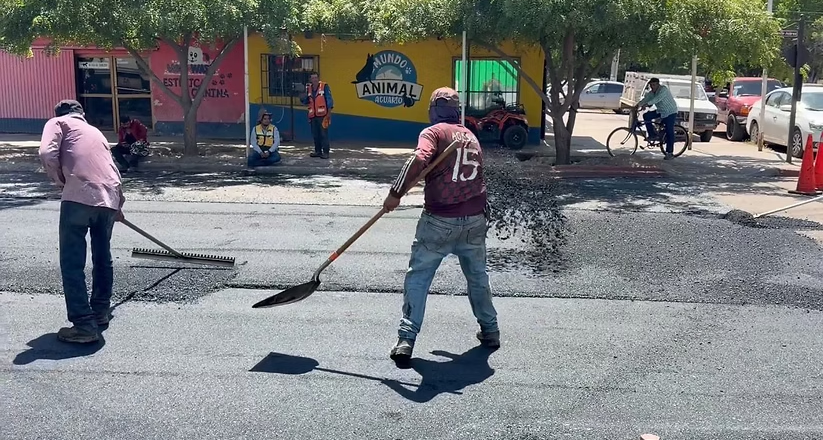 Cumple Luis Fuentes con vecinos; recarpetan tres tramos de la calle Benito Juárez