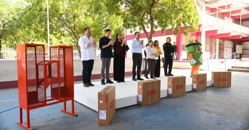 Realiza Toño Astiazarán donación de equipo de cómputo a secundaria 9, “Arq. Gustavo F. Aguilar Beltrán” en inicio de ciclo escolar