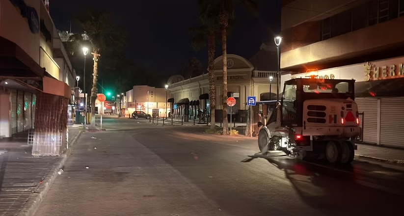 Mantiene Gobierno de Hermosillo limpieza con barrido en principales vialidades